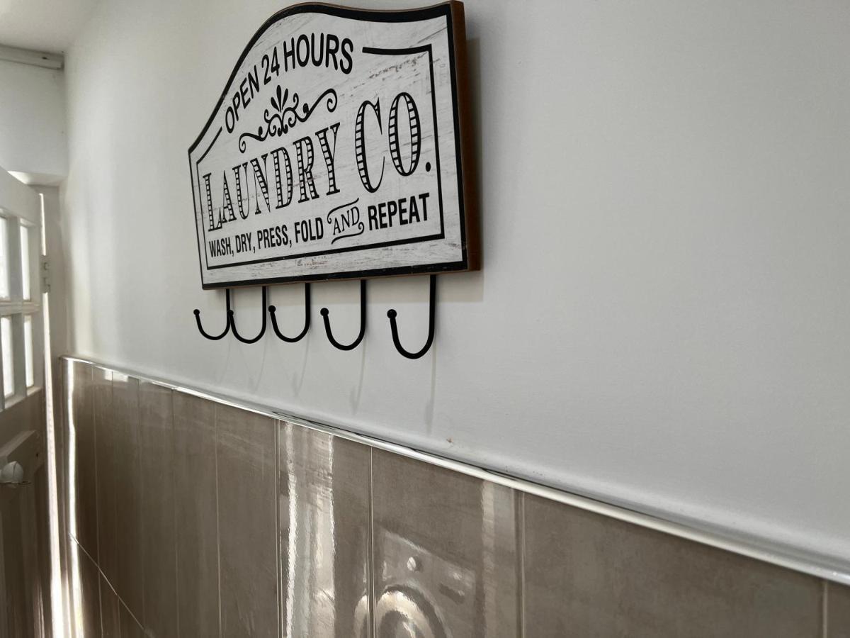 Stylish And Homey 3 Bedroom House With Free Parking & Wi-Fi Minworth Eksteriør billede