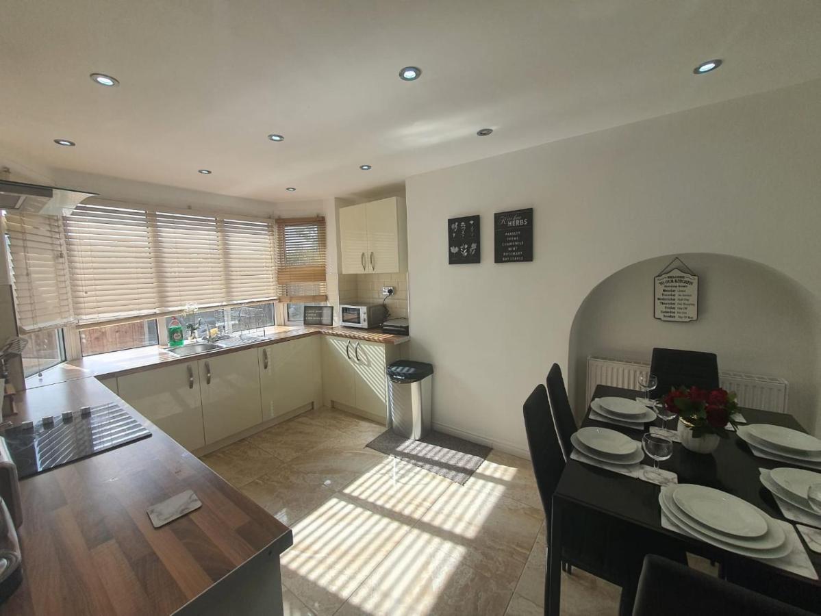 Stylish And Homey 3 Bedroom House With Free Parking & Wi-Fi Minworth Eksteriør billede